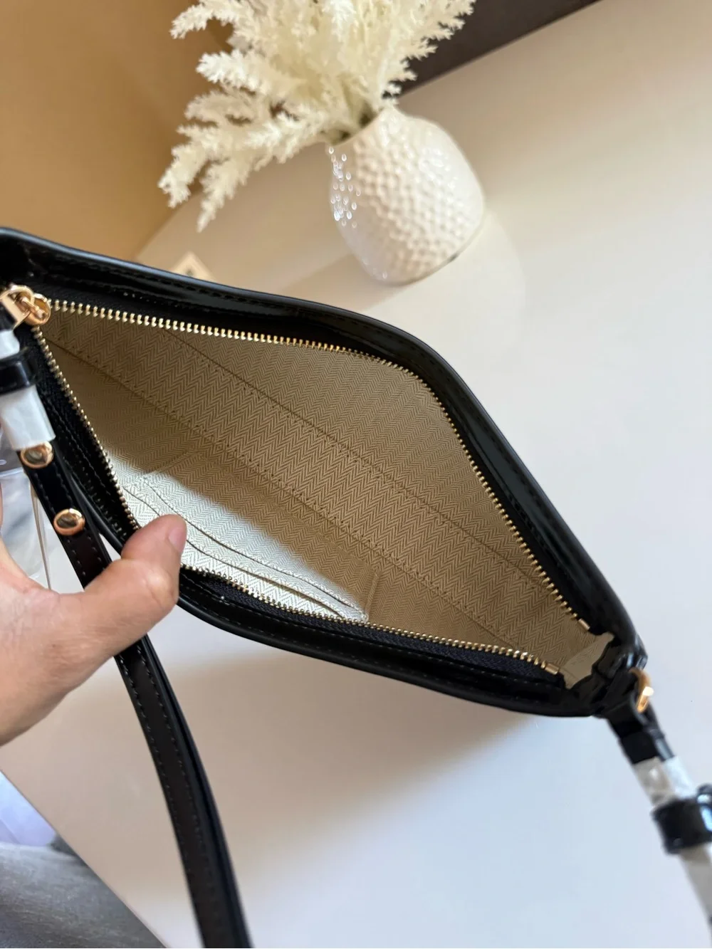 NWT , tory burch Emerson smooth shoulder bag black leather